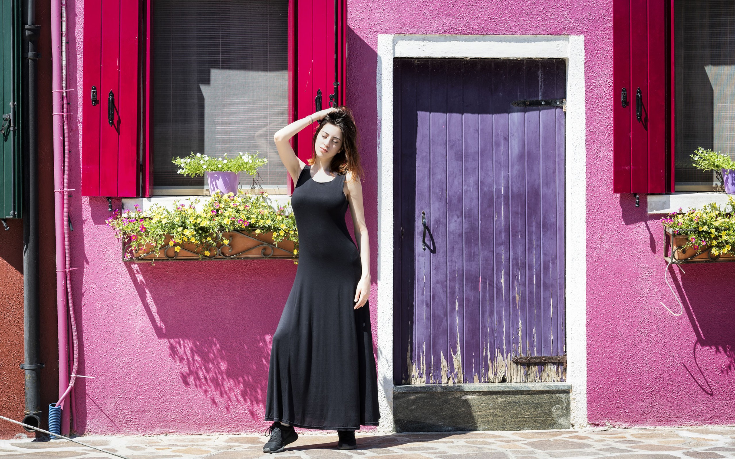 Macbook Pro - Girl - HD Wallpaper 