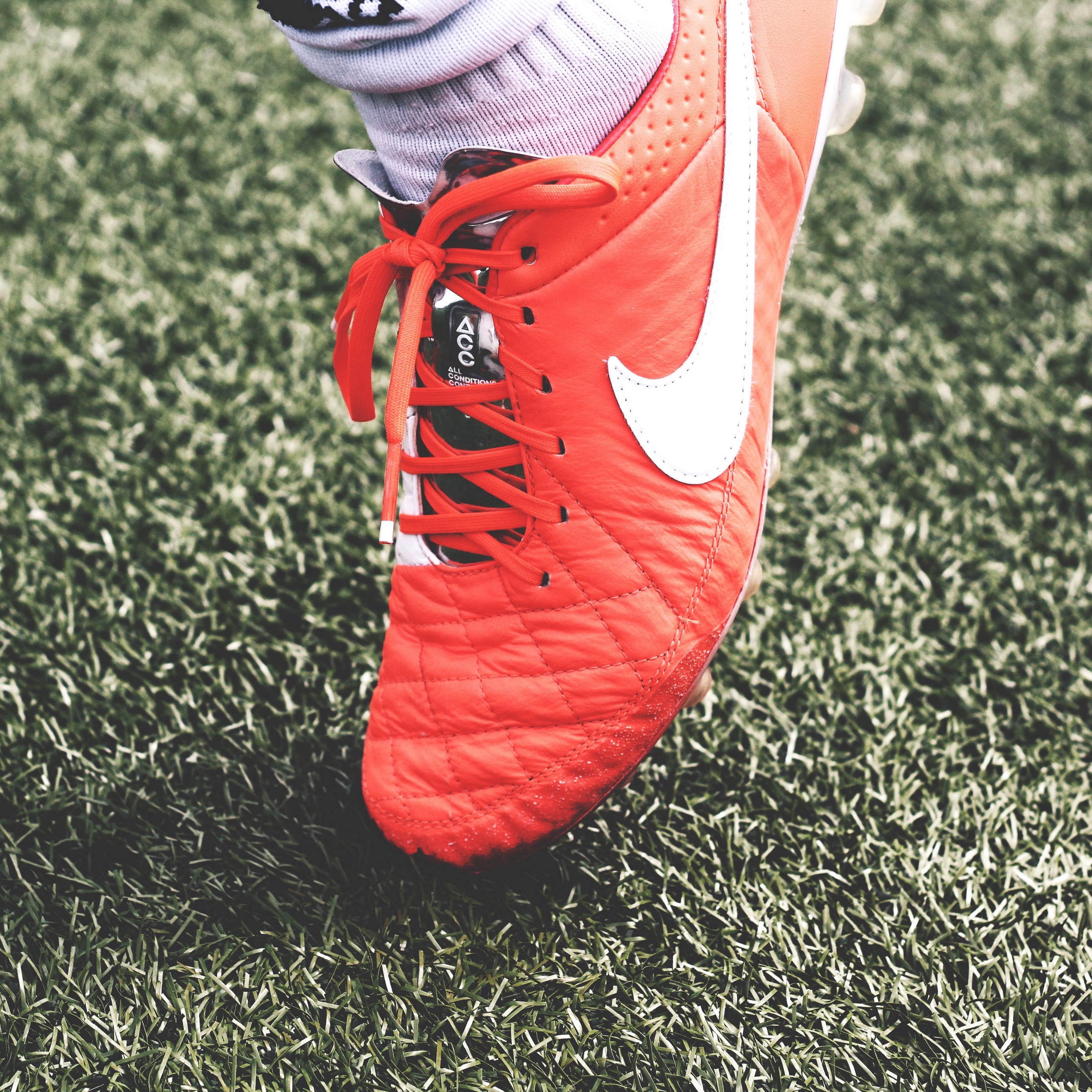 Wallpaper Nike, Football Shoes, Lawn - Nike Mini Football Shoes - HD Wallpaper 