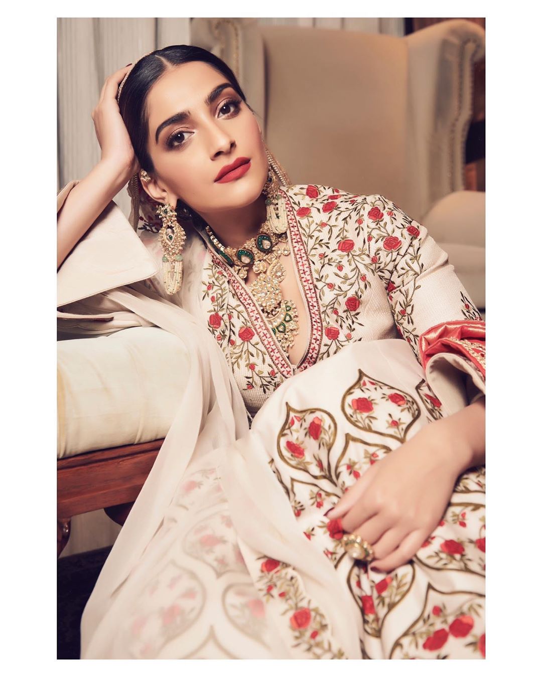 An Indian Love Song - Sonam Kapoor - HD Wallpaper 