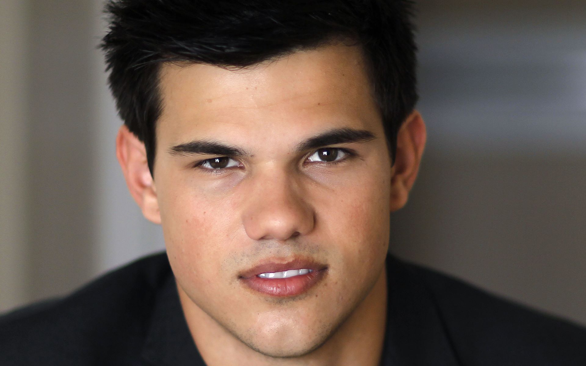 Taylor Lautner Portrait - HD Wallpaper 
