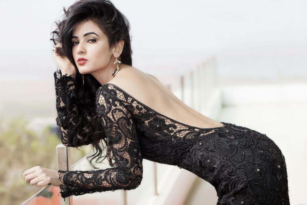 Hot Sexy Sonal Chauhan - HD Wallpaper 