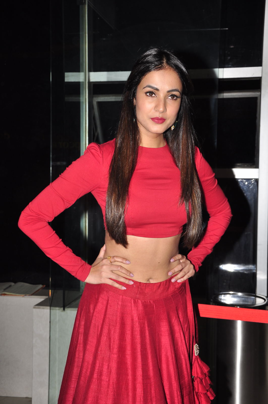 Sonal Chauhan Sizzling At Size Zero Premier Hq Photo - Sonal Chauhan In Short - HD Wallpaper 