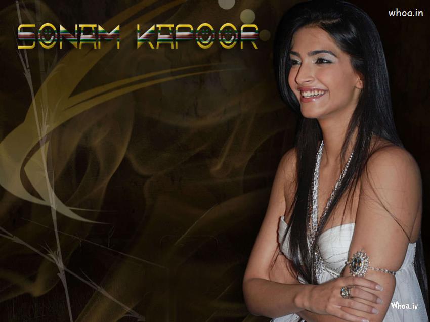 Sonam Kapoor In White Dress Smile Hd Wallpaper - Sonam Kapoor - HD Wallpaper 