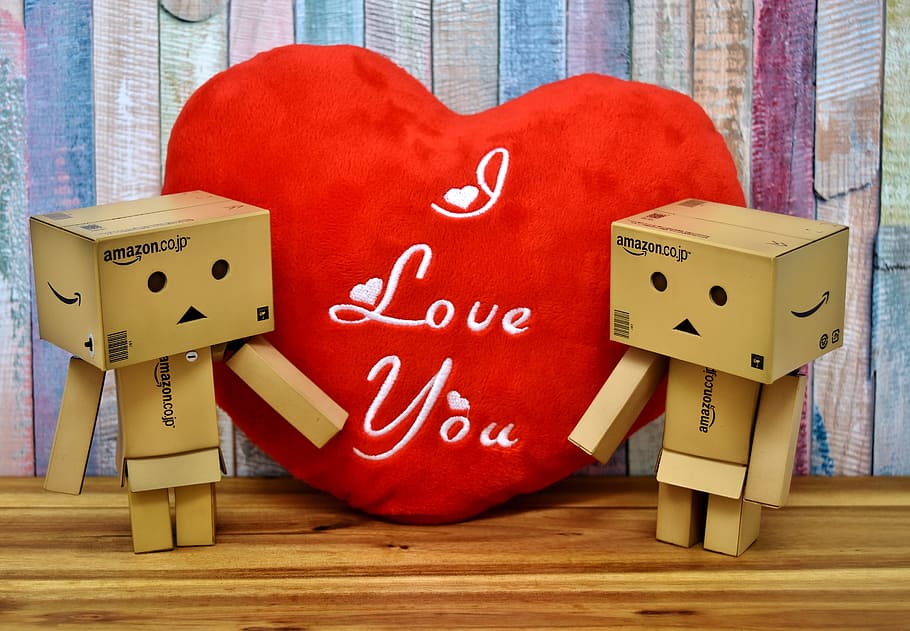 Two Amazon Box Man, Love, Valentine S Day, Affection, - Love - HD Wallpaper 