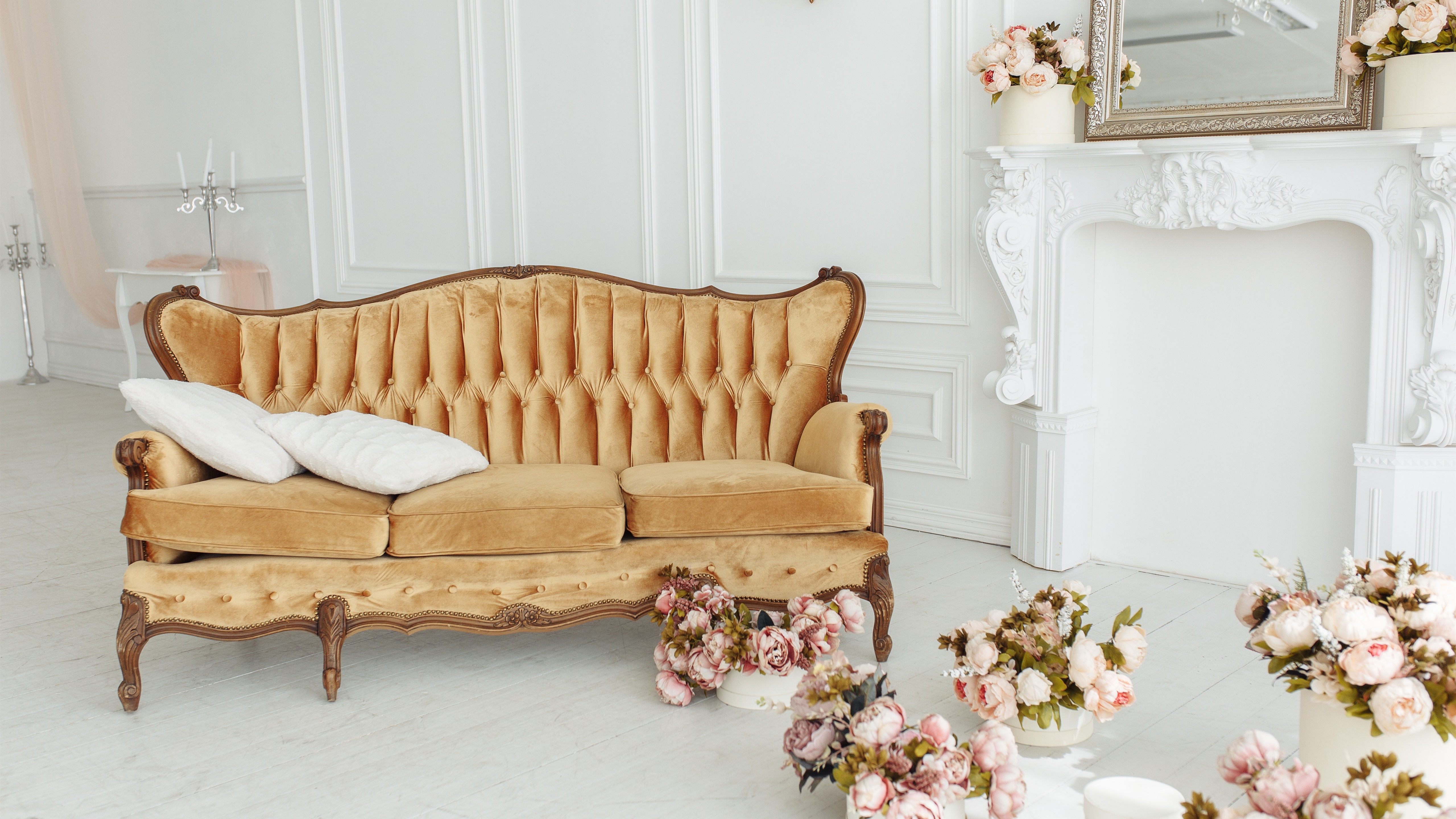 Wallpaper Living Room, Sofa, Pink Roses, White Style - Living Room - HD Wallpaper 
