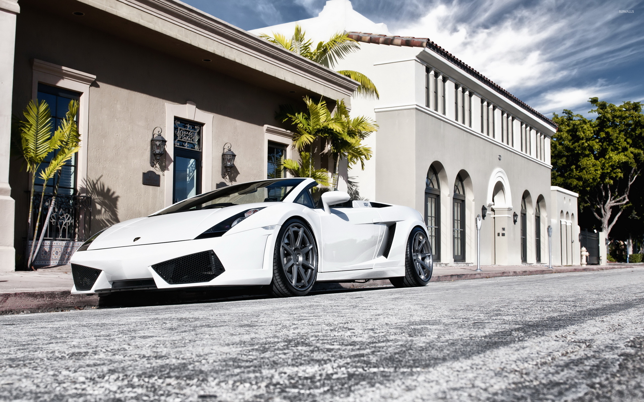 Lamborghini In Front Of Mansion - HD Wallpaper 