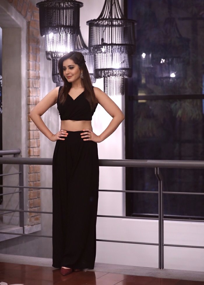Rashi Khanna Black Dress Pictures - Rashi Khanna Hd Photos 2018 Latest - HD Wallpaper 