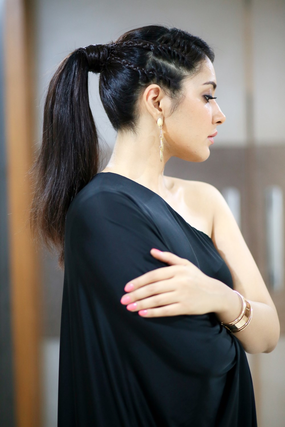 Actress Rasi Khanna Hot In Black Dress Ultra Hd Photos, - Raashi Khanna Hd - HD Wallpaper 