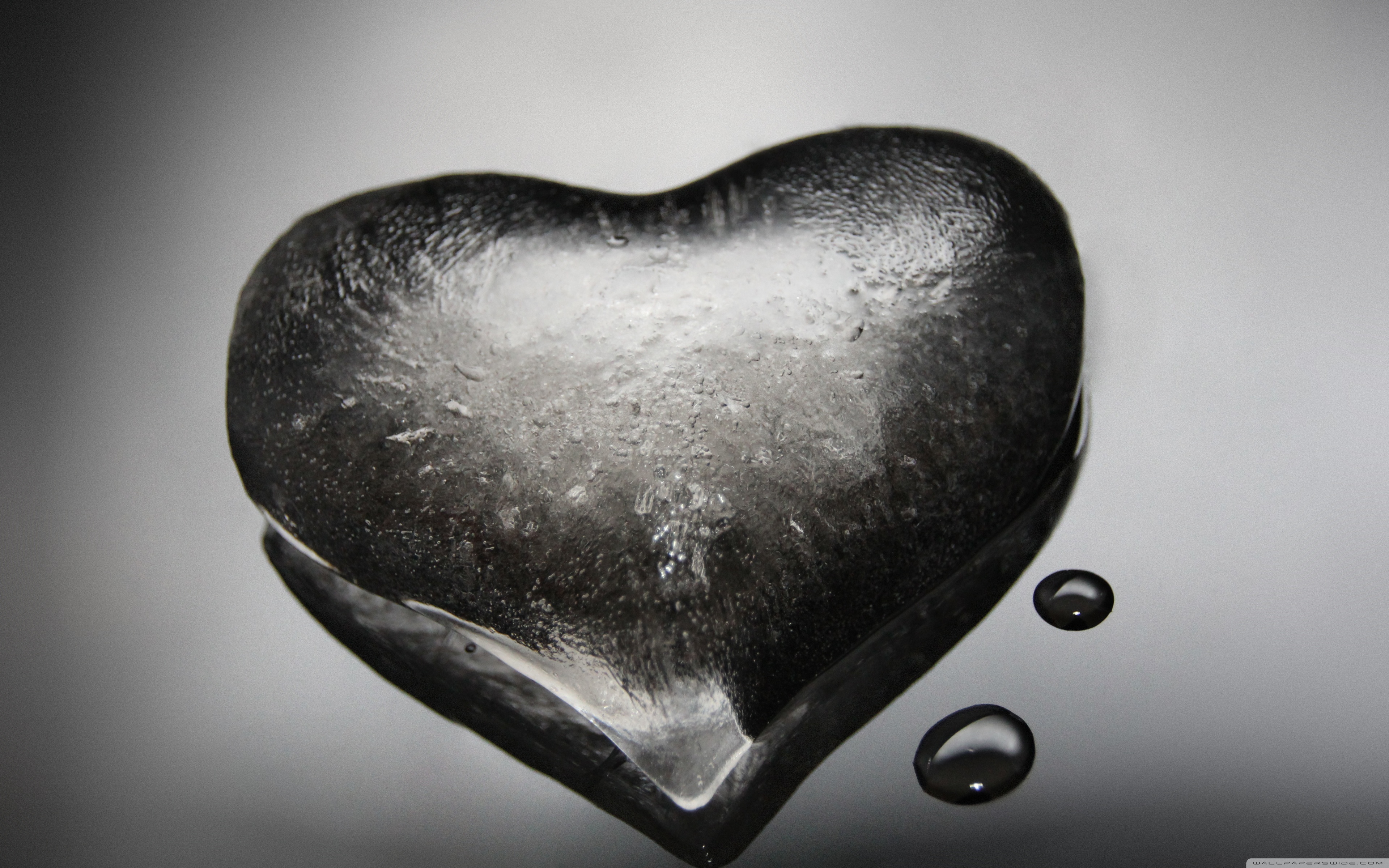 Her Heart Is A Cold Iron - HD Wallpaper 