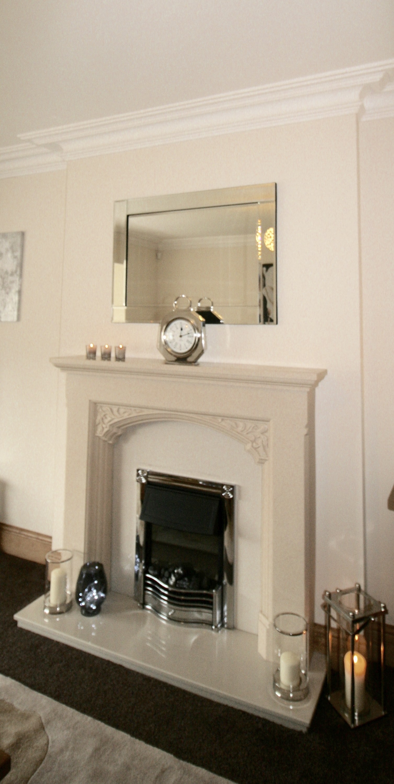 Simple Hurricane Lanterns On The Hearth And Smoked - Hearth - HD Wallpaper 