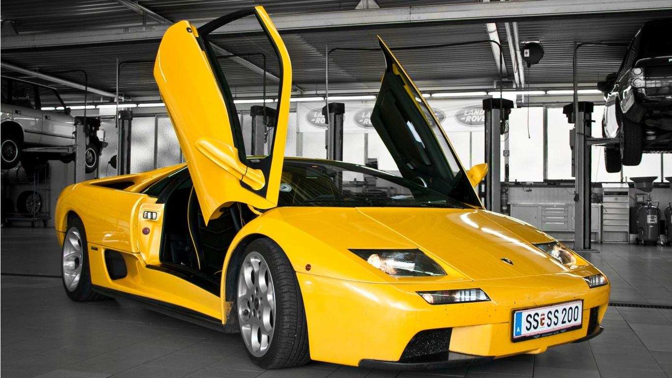 Lamborghini Bull Yellow Car - Yellow Car - HD Wallpaper 