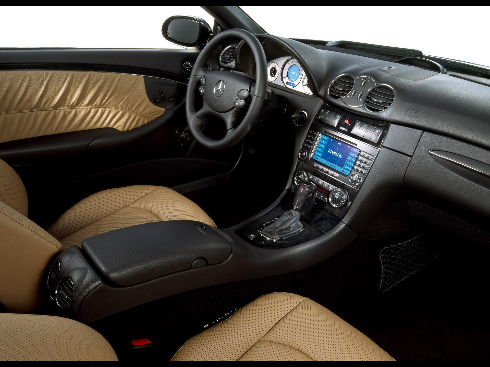Mercedes Clk 2005 Inside - HD Wallpaper 