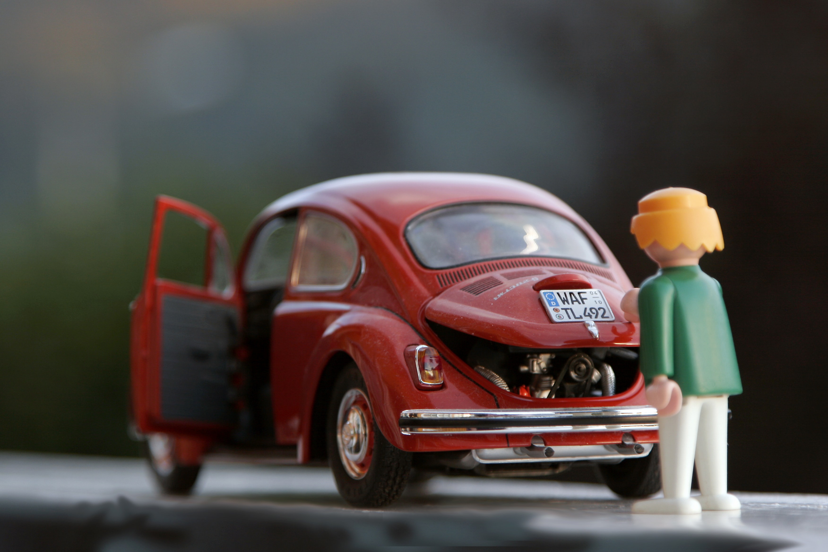 Red Beetle Car - HD Wallpaper 