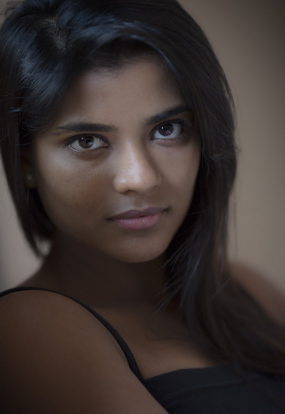 Actress Aishwarya Rajesh Hottest - HD Wallpaper 