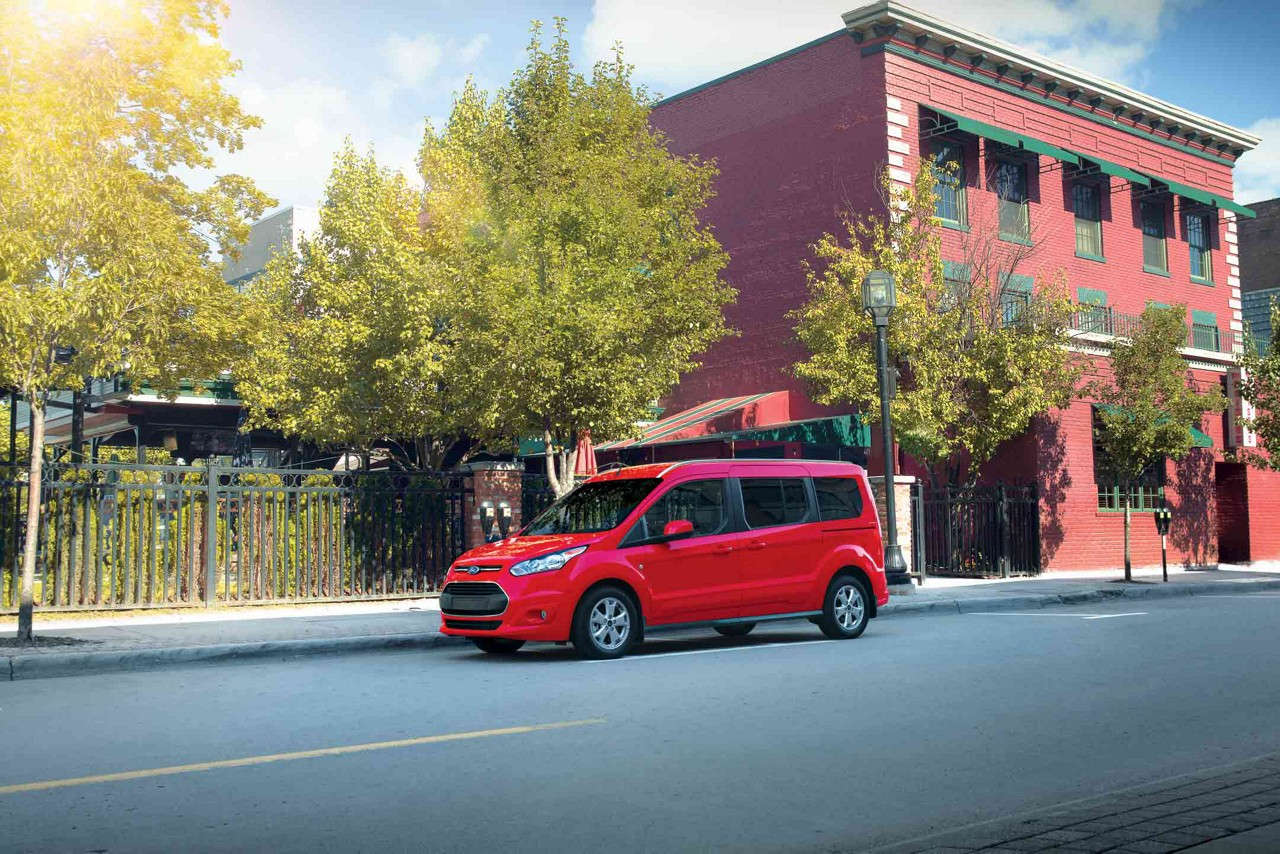 2018 Ford Transit Red Color Old City Road Uhd 4k Wallpaper - Compact Van - HD Wallpaper 