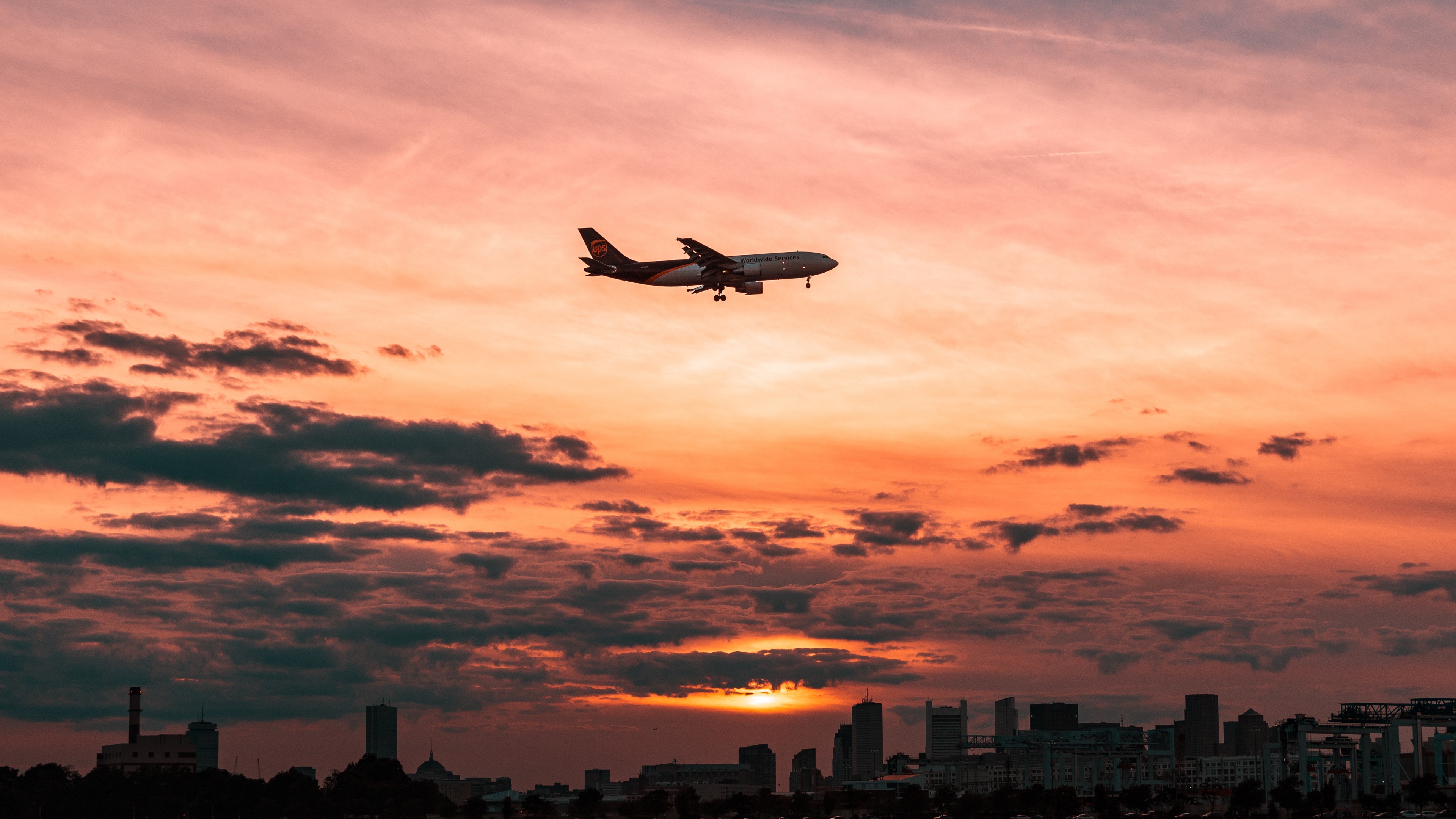 Wallpaper Airplane, Dusk, City, Sunset - Airplane Wallpaper For Laptop - HD Wallpaper 
