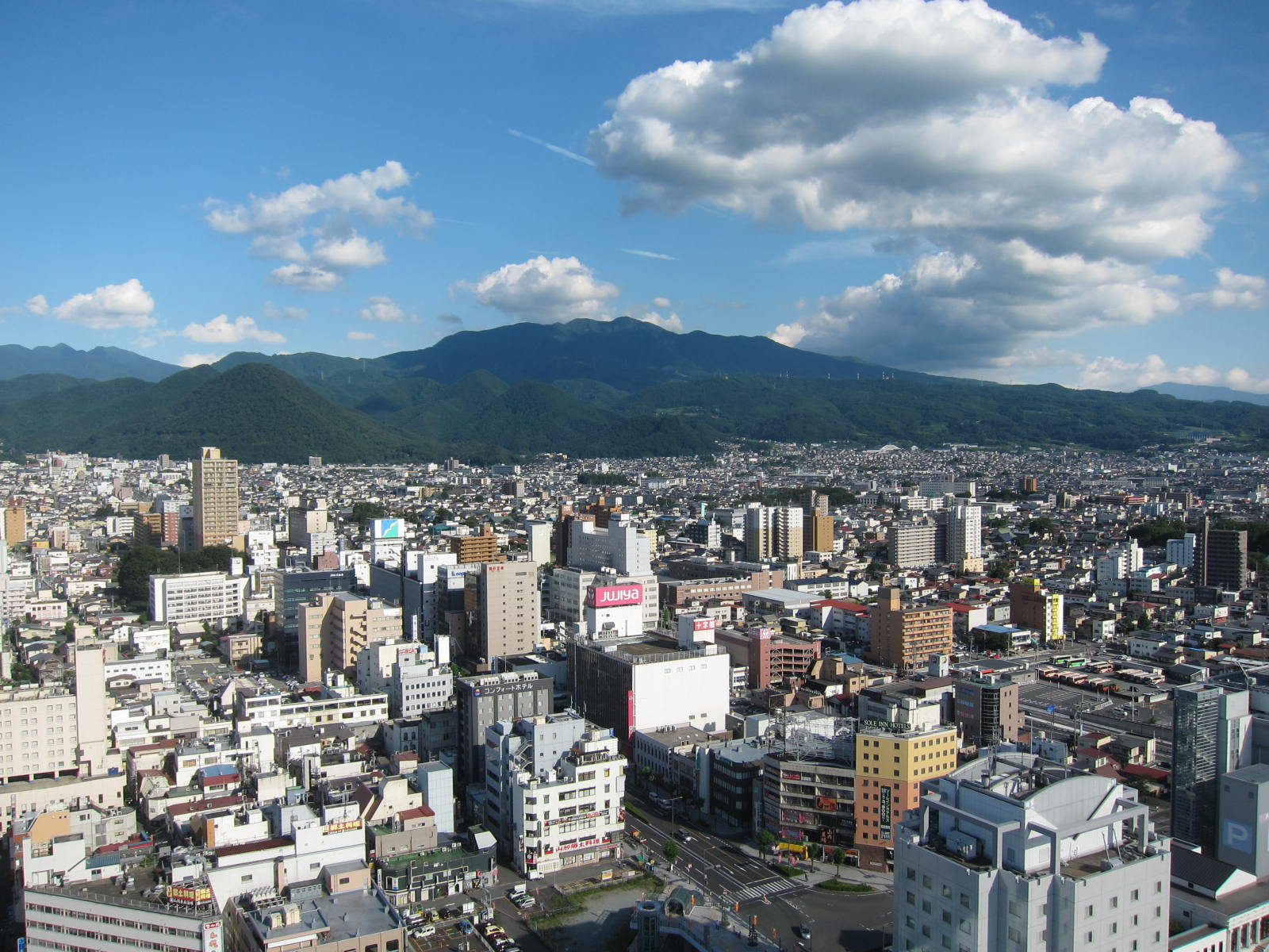 Cityscape - HD Wallpaper 