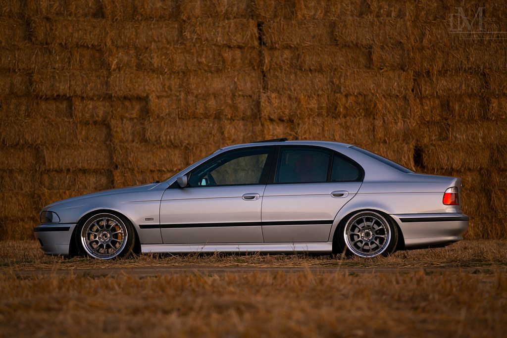 Silver E39 On Black Wheels - HD Wallpaper 