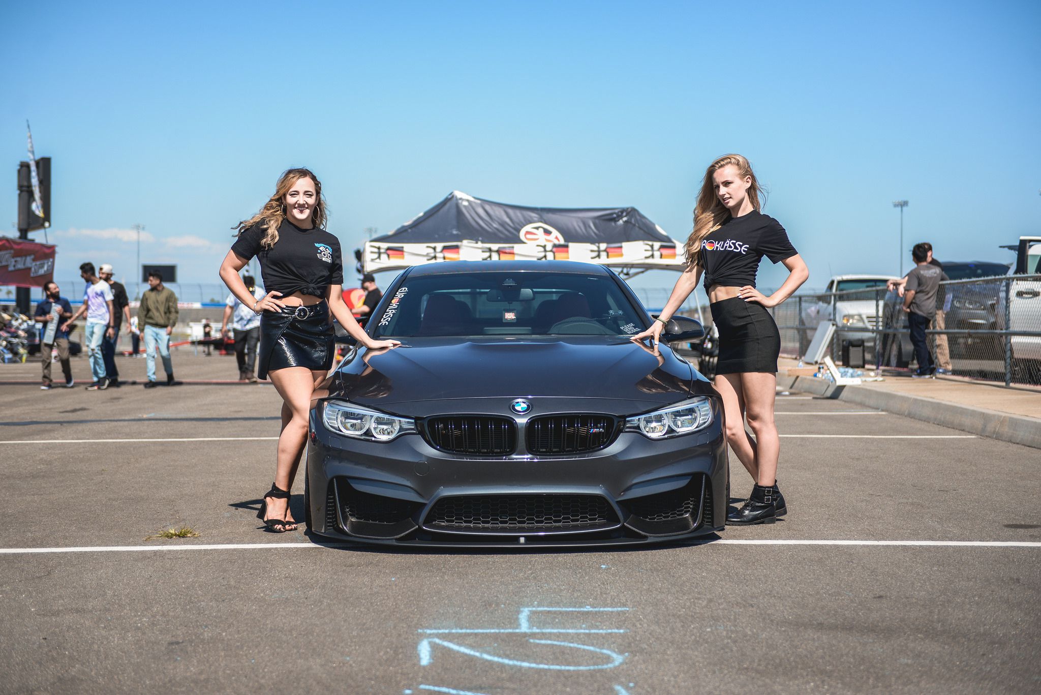 Bmw M4 F82 With Girls - Bmw M4 With Girl - HD Wallpaper 