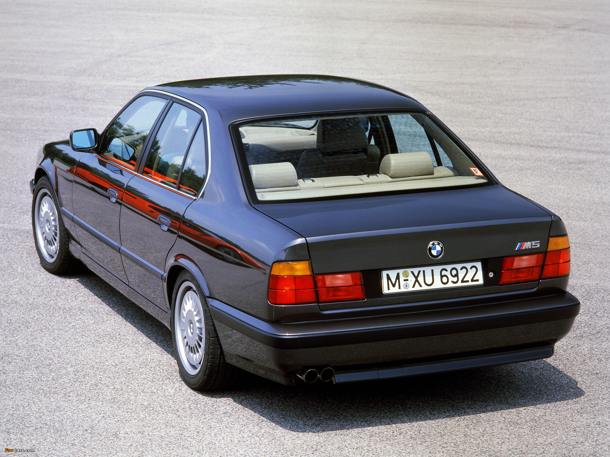 Bmw M5 1988 92 Wallpapers (2048 X 1536) - Bmw Old Model In India - HD Wallpaper 