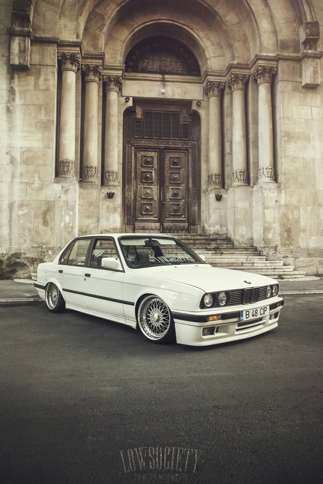 Bmw E30 Lowsociety Phone Wallpaper - Bmw E30 Wallpaper Hd - HD Wallpaper 