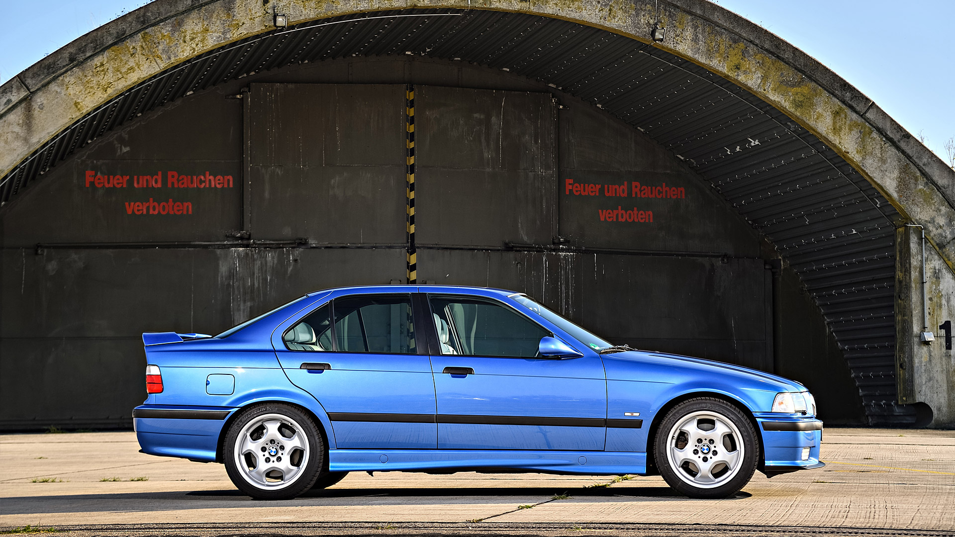 1994 Bmw M3 Sedan - HD Wallpaper 