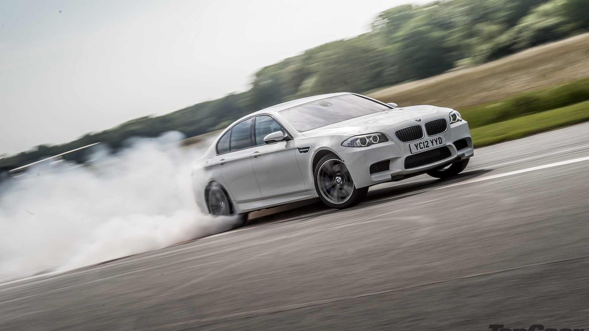 Bmw M5 Wallpaper Hd - HD Wallpaper 