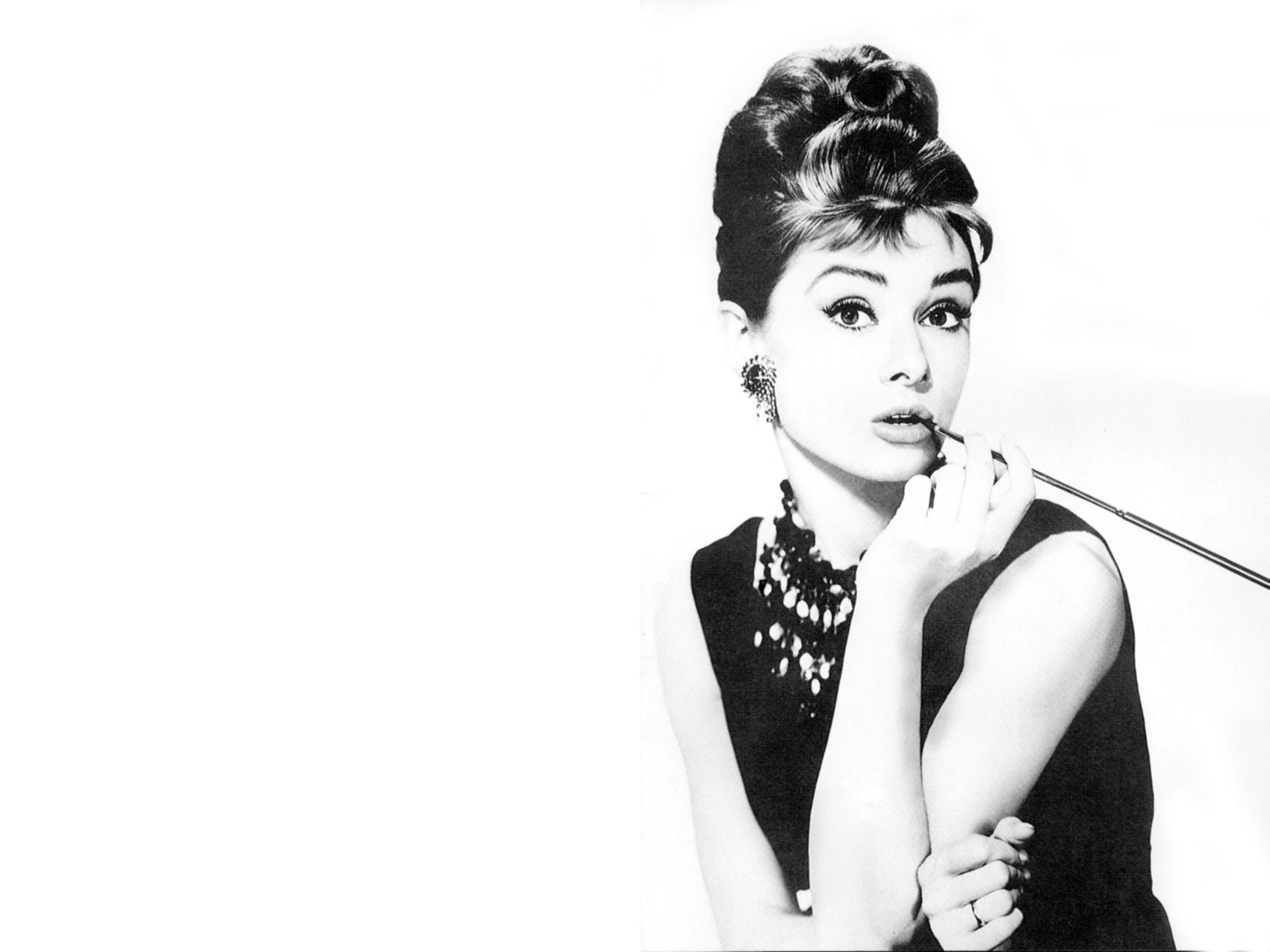 Free Audrey Hepburn Wallpaper 24380 
 Data Src Audrey - Audrey Hepburn - HD Wallpaper 