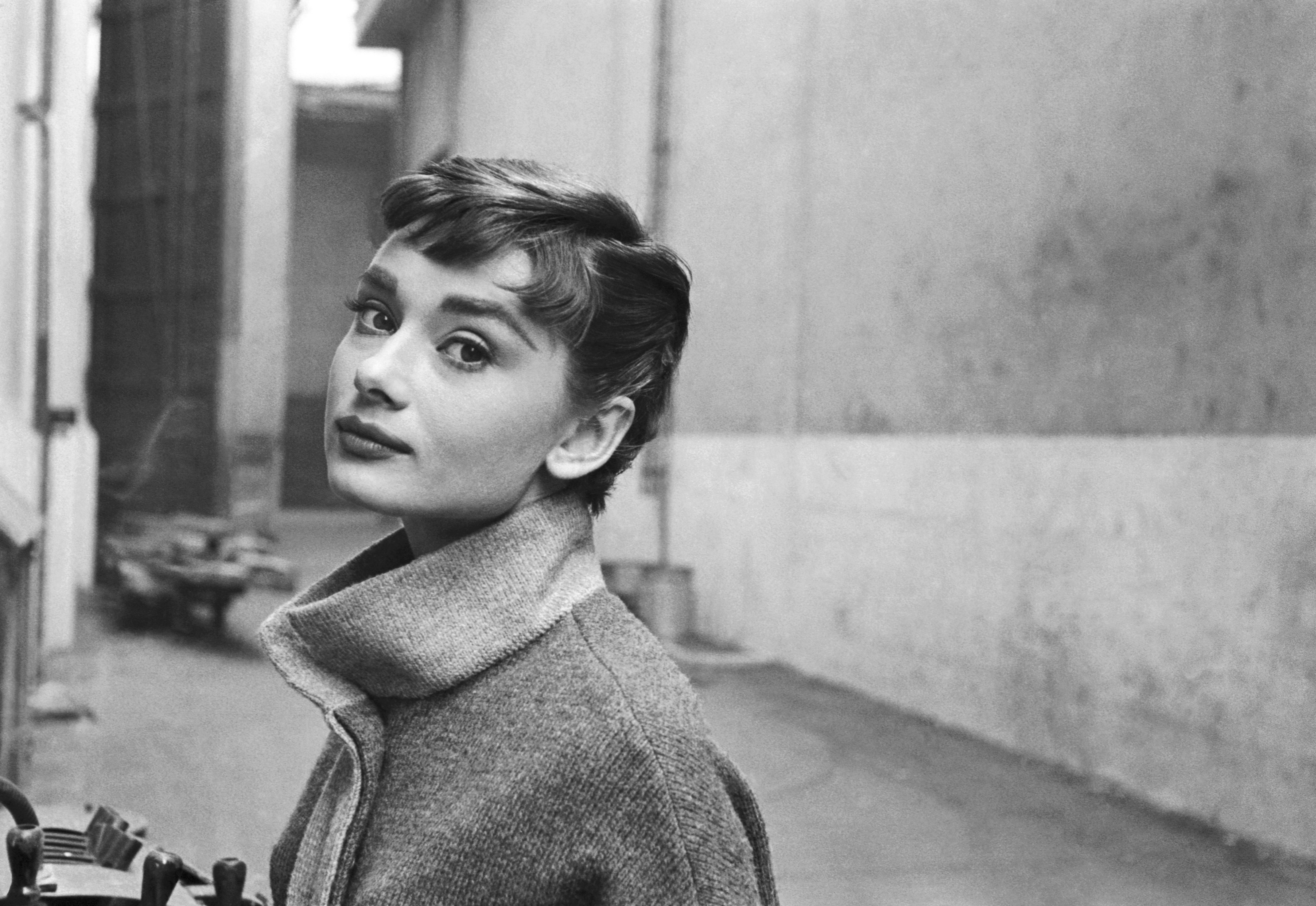 Audrey Hepburn Wallpapers - HD Wallpaper 