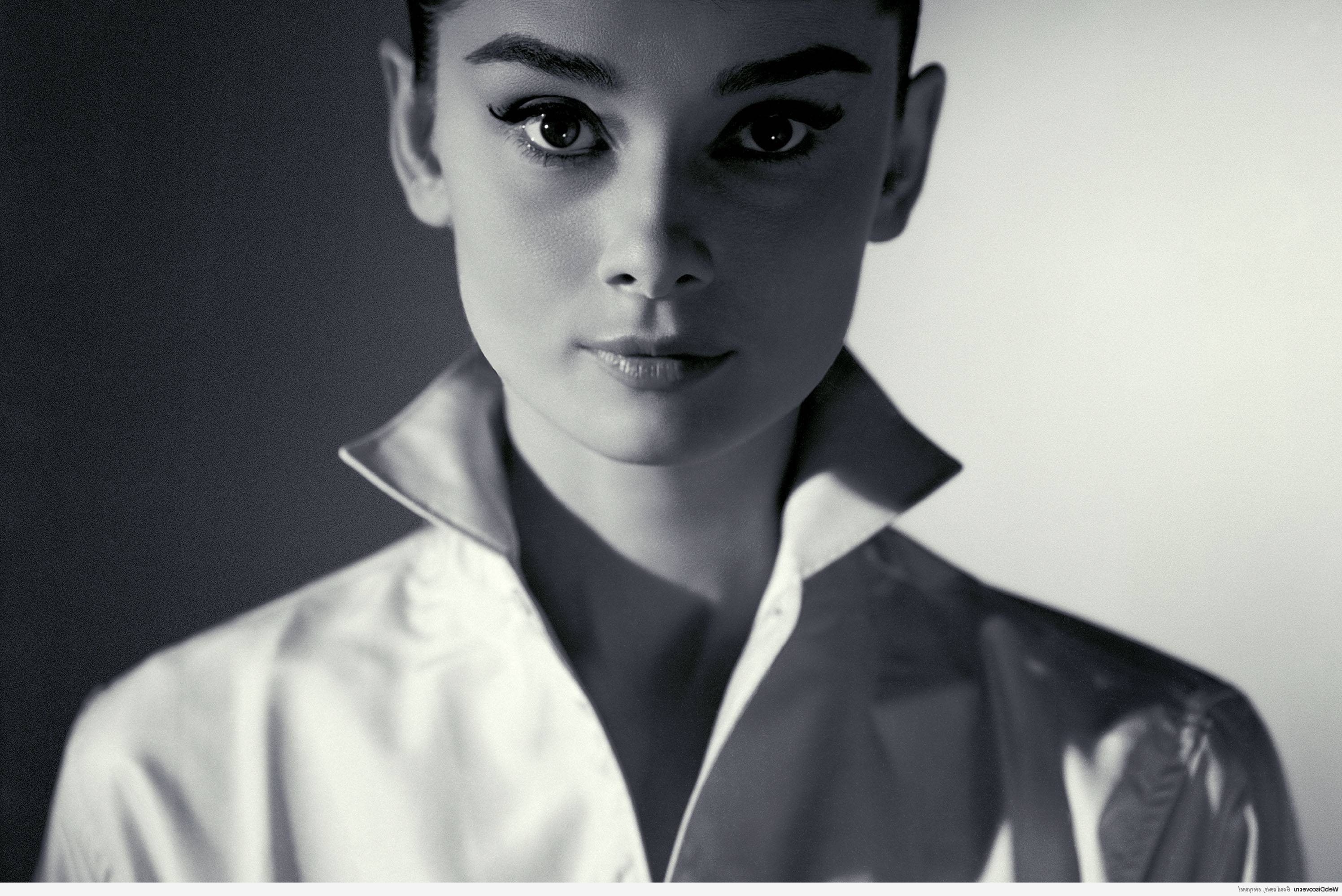 Audrey Hepburn - HD Wallpaper 