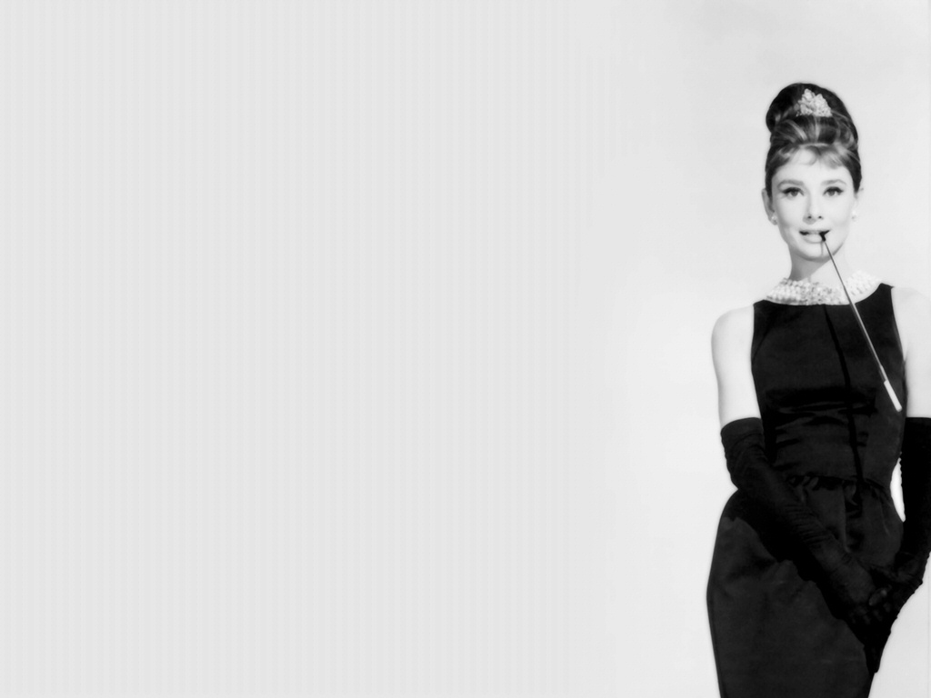 Audrey Hepburn Breakfast At Tiffanys Wallpaper - Audrey Hepburn Breakfast At Tiffany's - HD Wallpaper 