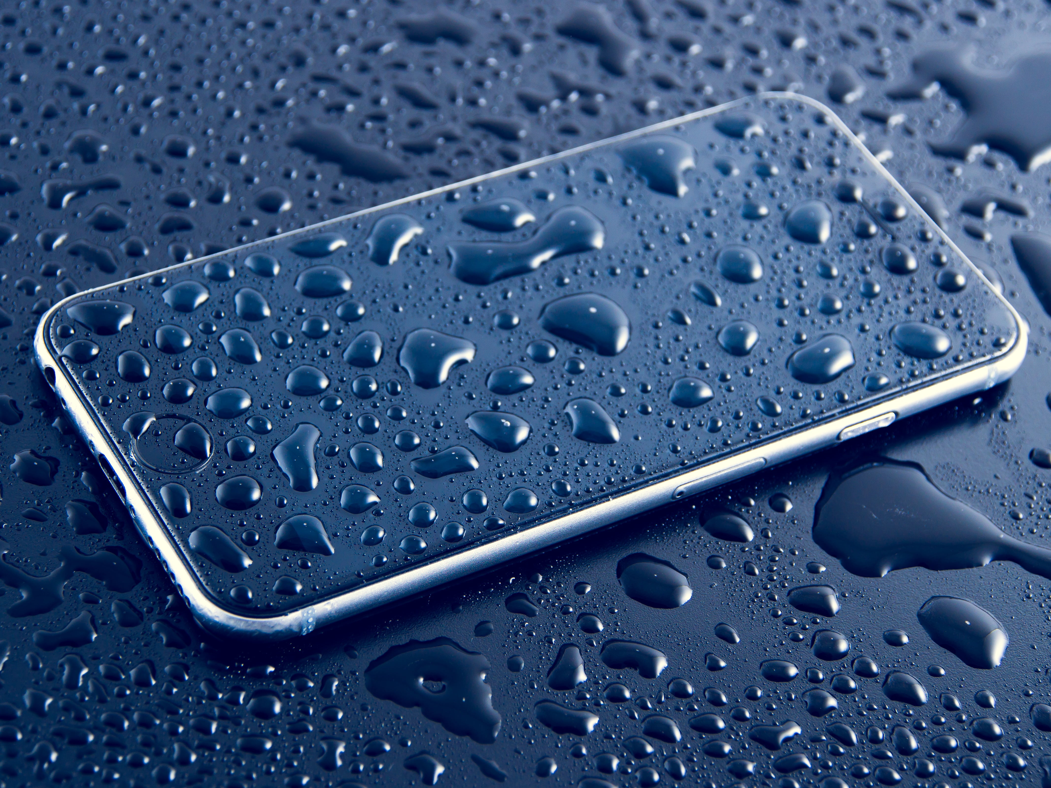 Water Drops On Phone - HD Wallpaper 