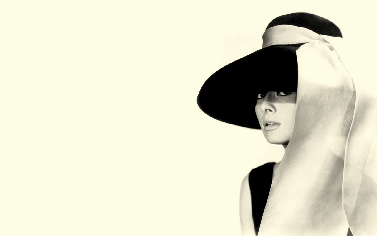 Audrey - Breakfast At Tiffany's Black - HD Wallpaper 