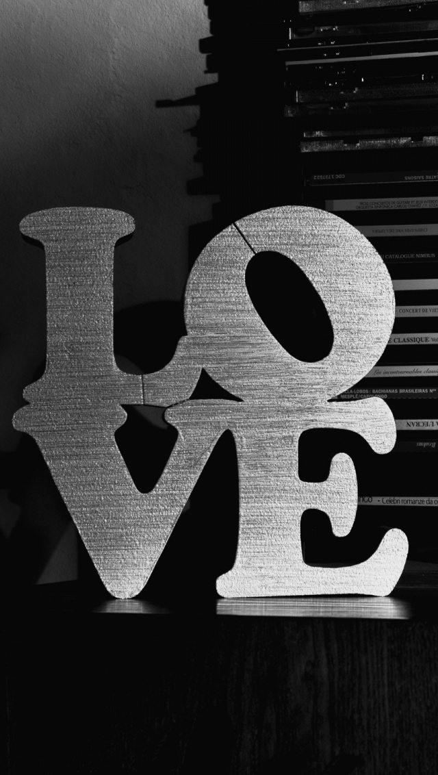 Love Black And White Iphone Wallpaper - Black N White Wallpaper Iphone - HD Wallpaper 