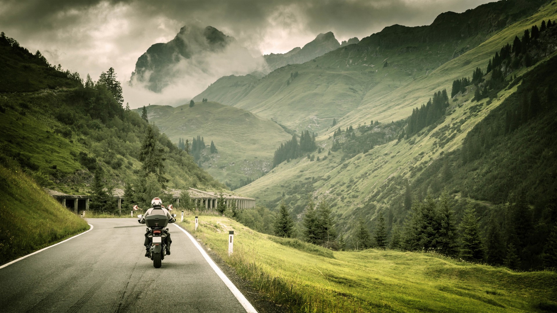 Motorcycle Scenery - HD Wallpaper 
