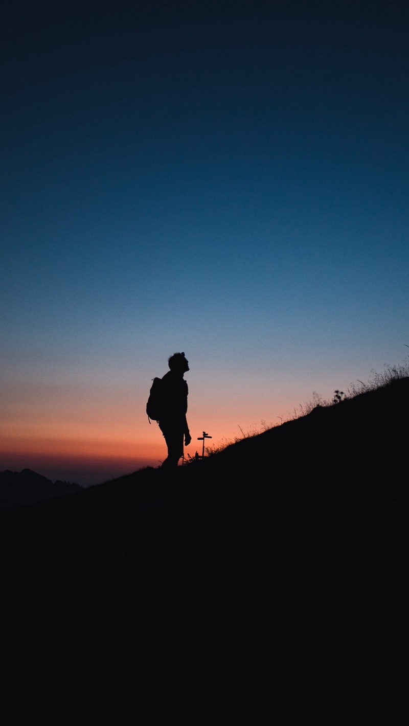 Wallpaper Silhouette, Lonely, Mountain, Night, Travel - Silhouette - HD Wallpaper 