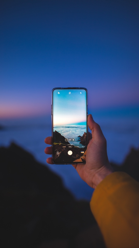Wallpaper Phone, Smartphone, Hand, Photo, Landscape - Smartphone Background - HD Wallpaper 