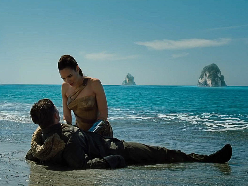 Wonder Woman 2017 Movie Wallpaper 05 1024×768 - Wonder Woman Beach Scene - HD Wallpaper 