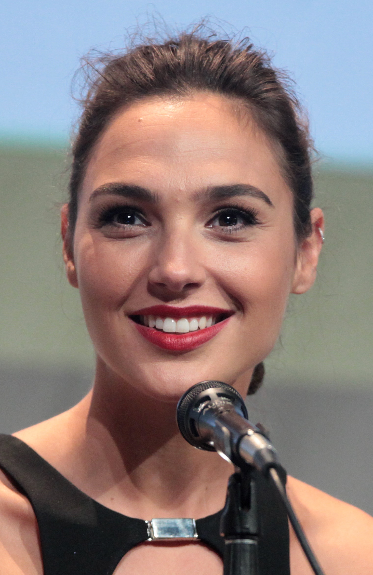 Gal Gadot Hd Pictures - HD Wallpaper 