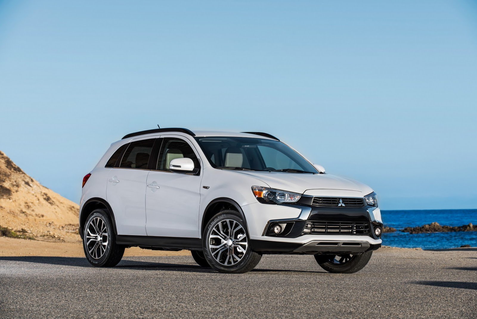 New Model Mitsubishi Outlander Hd Wallpaper - Mitsubishi Outlander Sport 2016 - HD Wallpaper 