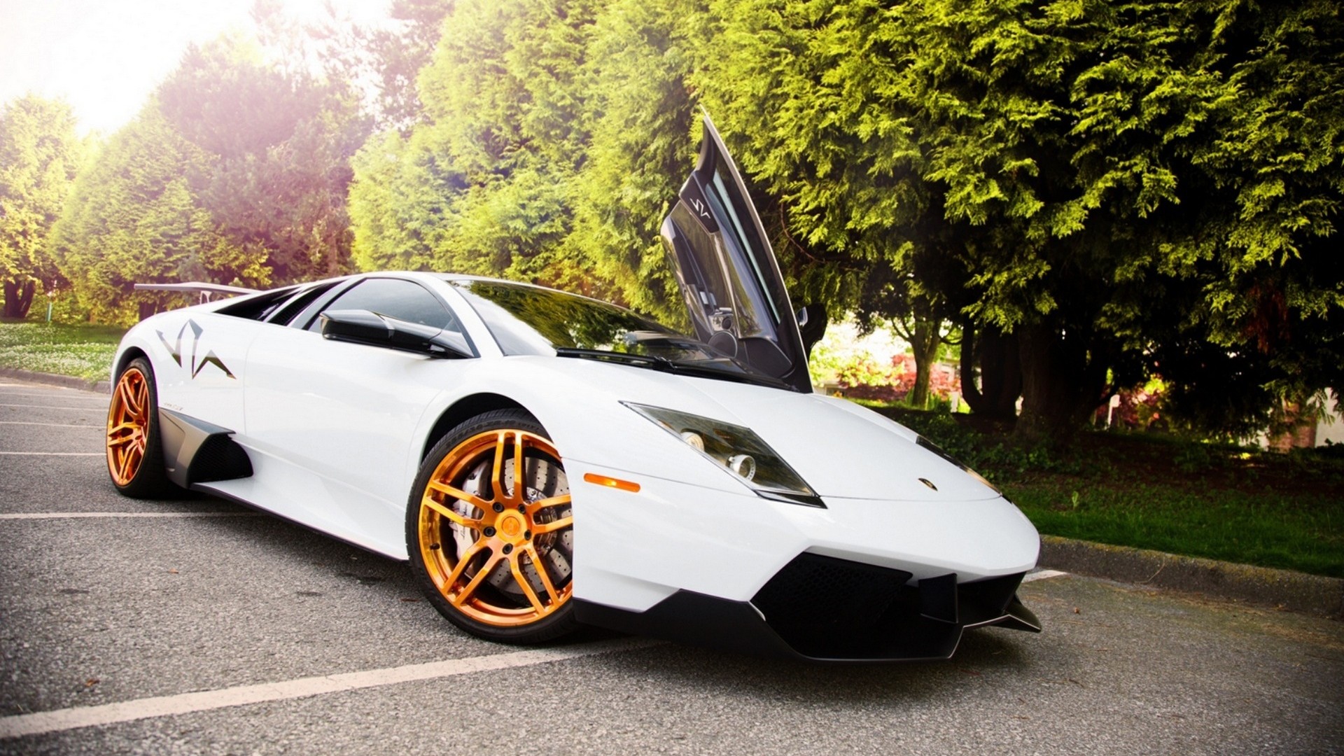 Black And Gold Lamborghini - HD Wallpaper 