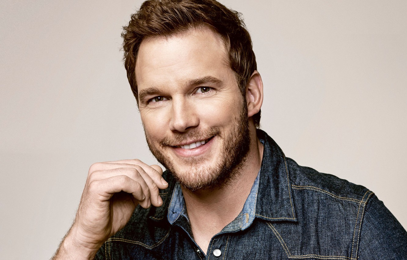 Photo Wallpaper Look, Smile, Background, Portrait, - Актер Крис - HD Wallpaper 