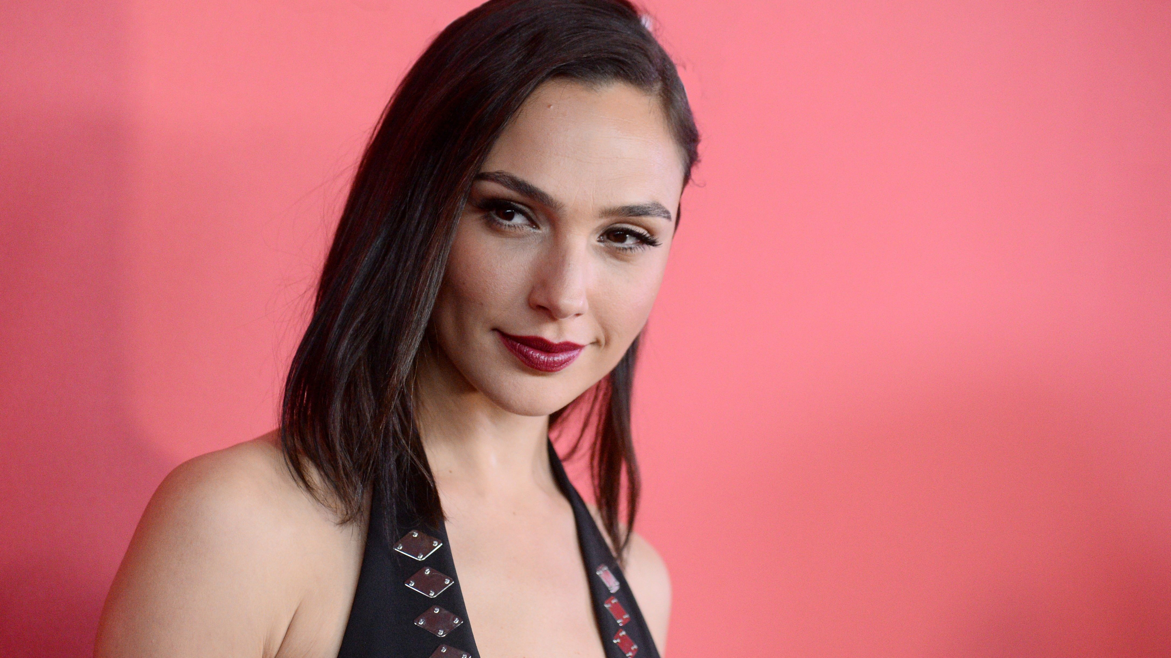 Gal Gadot Revlon Live Boldly Campaign - Ultra Hd Gal Gadot Hd - HD Wallpaper 