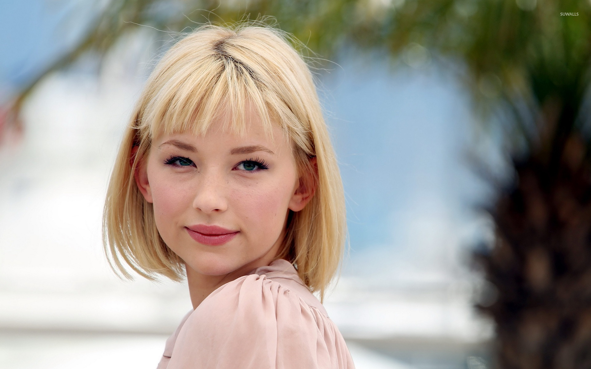 Haley Bennett Gq - HD Wallpaper 