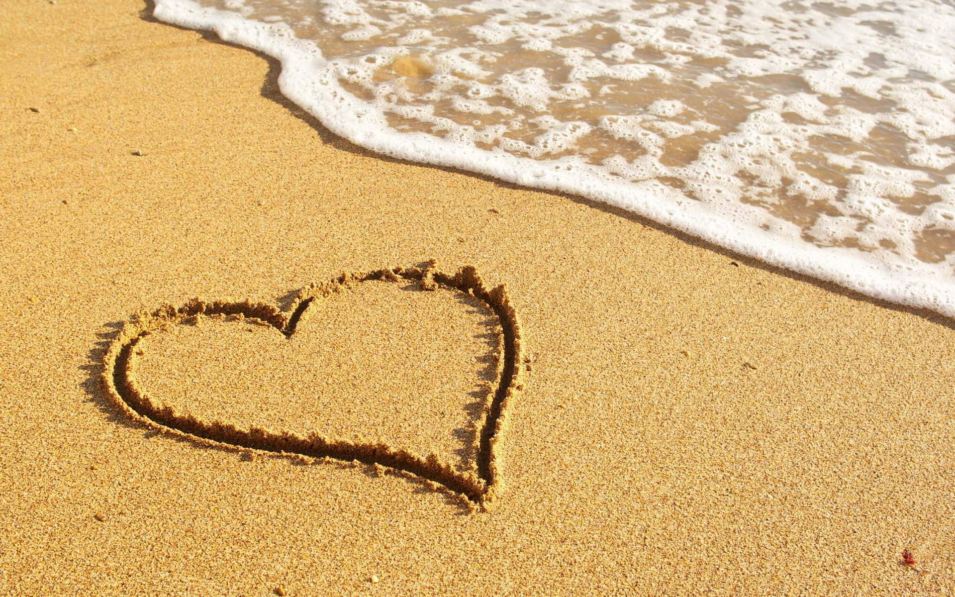 Beautiful Love Heart On Sand - Facebook Cover Relationship Quotes - HD Wallpaper 