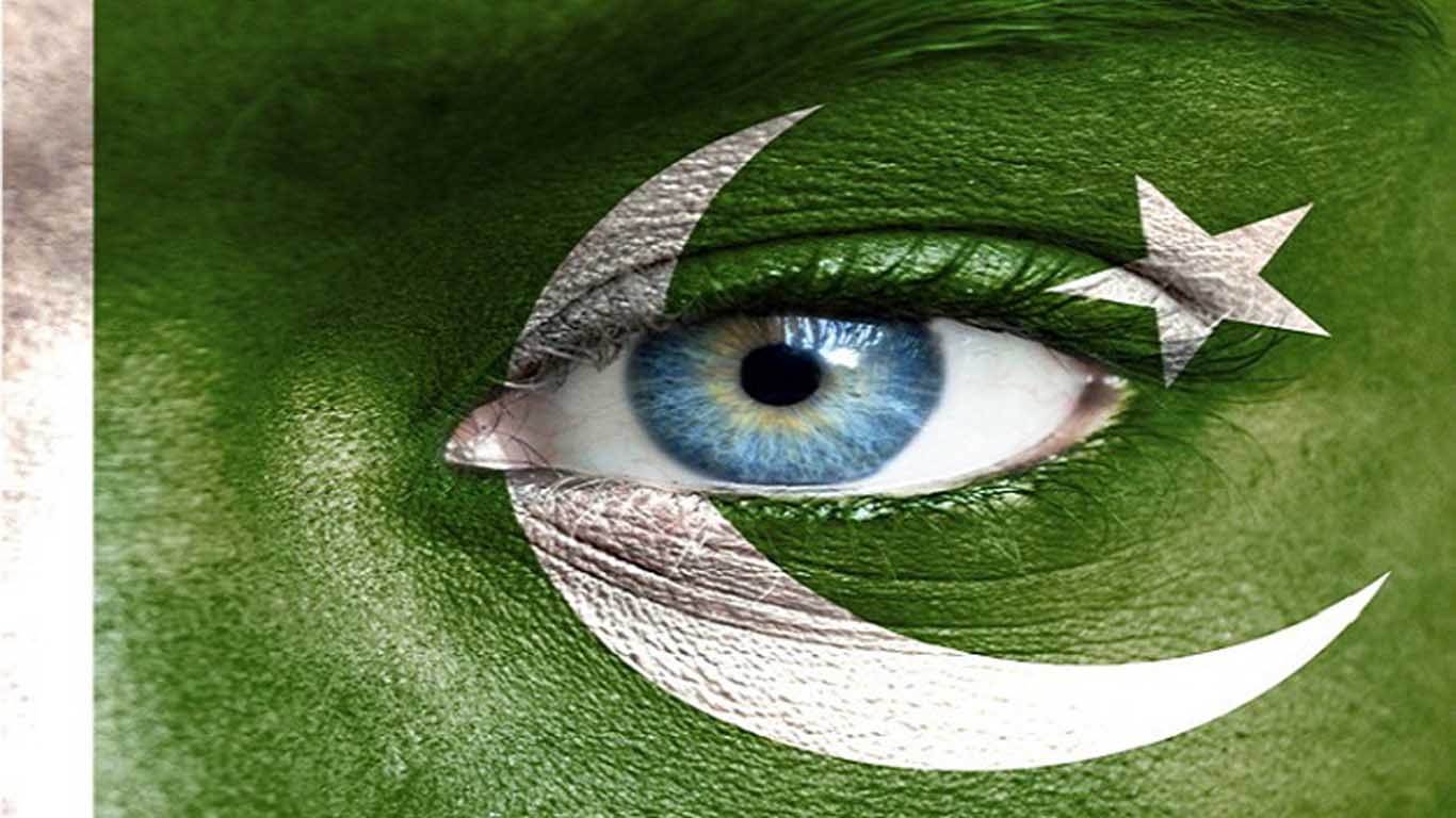 Pakistani Flag Girl Eye Wallpaper - Pakistan Flag With Girl - HD Wallpaper 