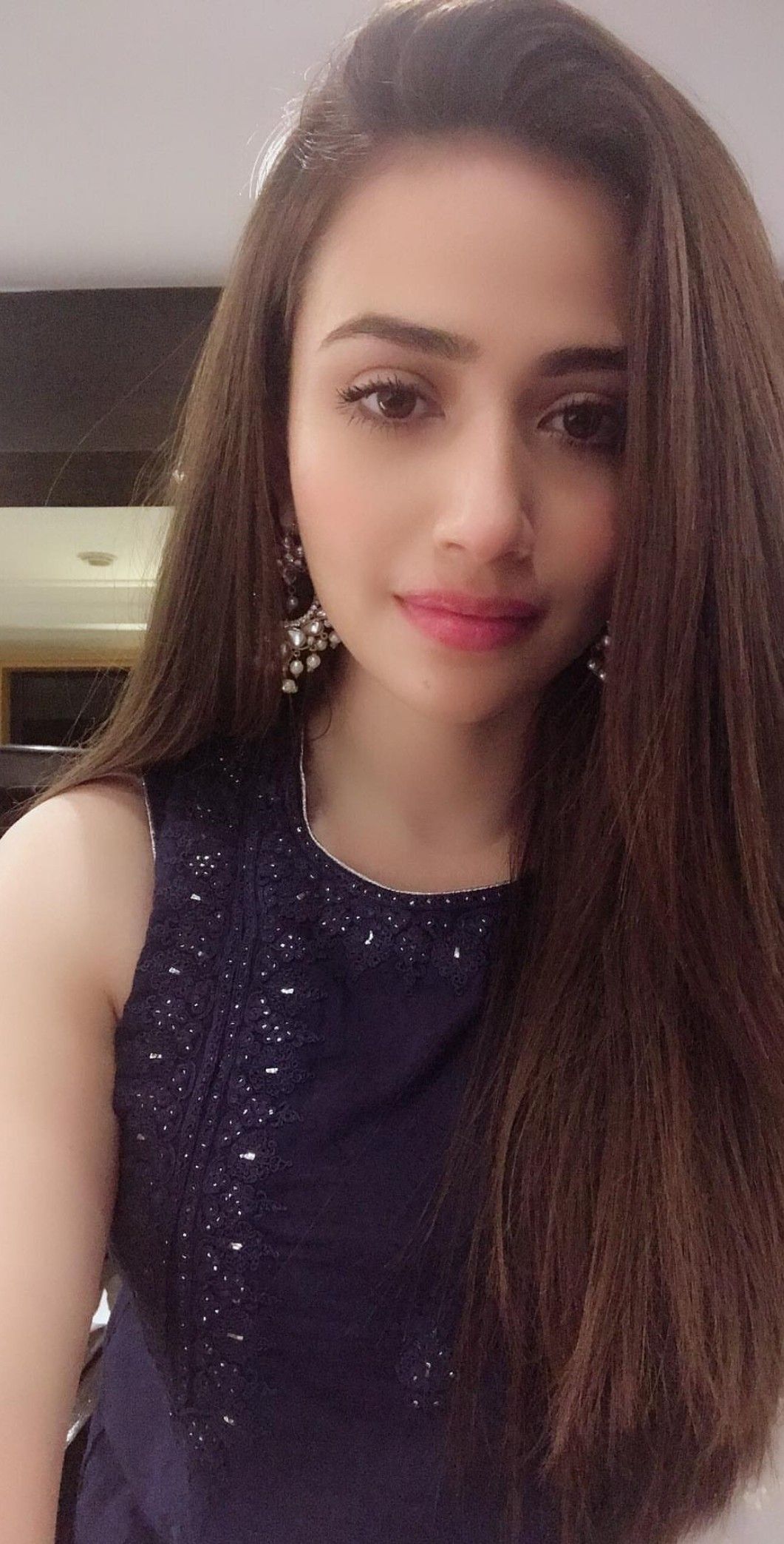 Sana Javed And Hina Javed - HD Wallpaper 