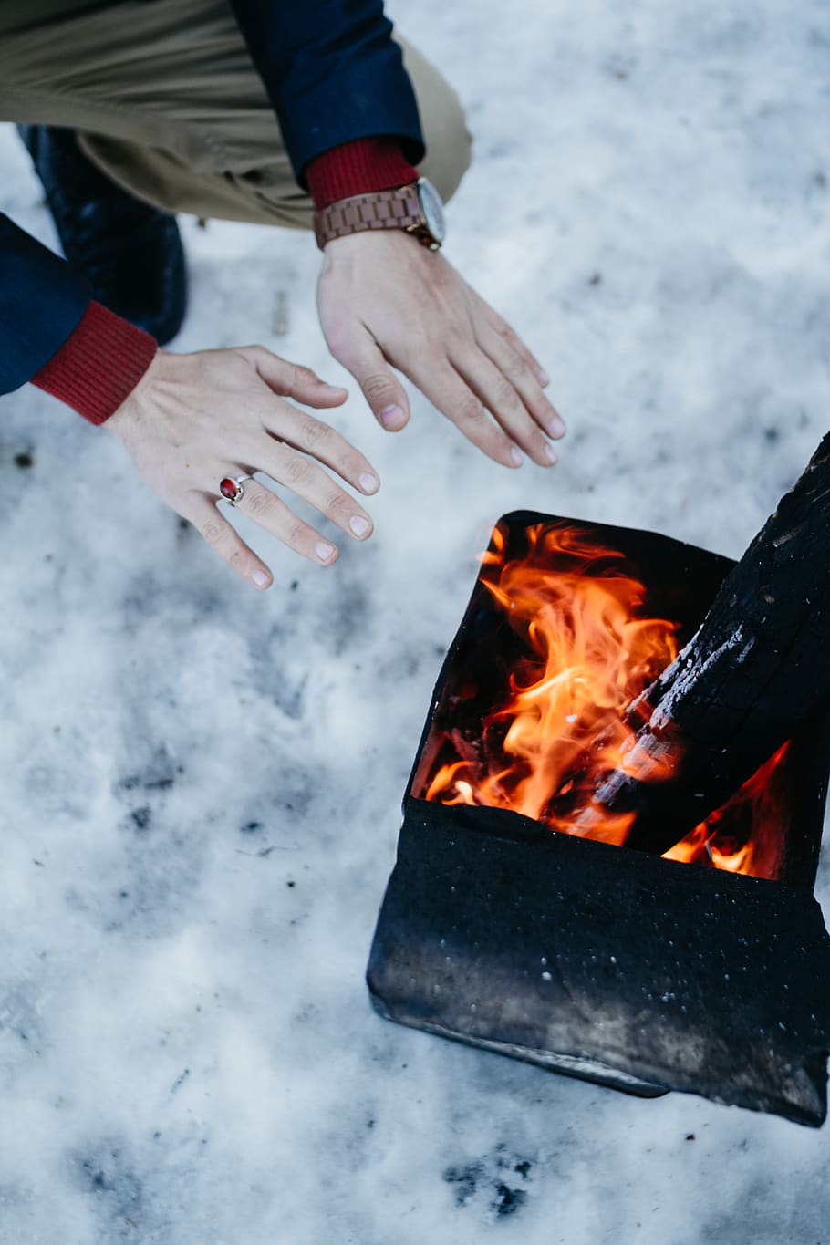 Person Warming Hands On Fire, Human, Flame, Islamabad, - HD Wallpaper 