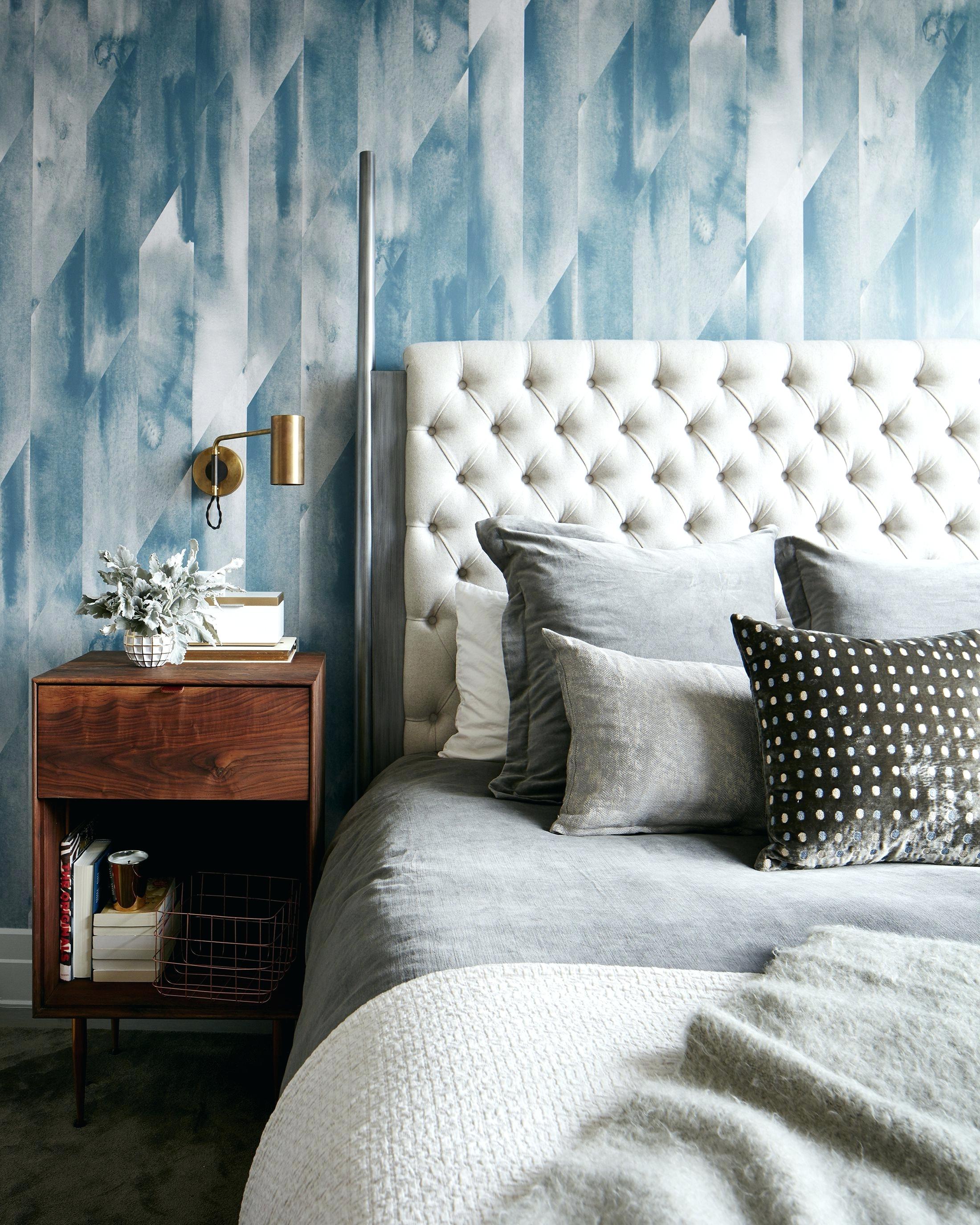 Wallpaper Design For Bedroom Tastefully Wallpapered - HD Wallpaper 