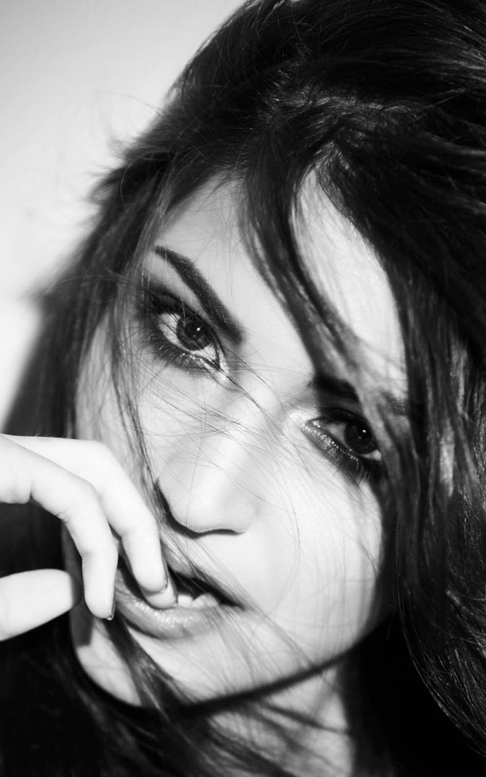 Anushka Sharma Close Bw Photoshoot Hd Mobile Wallpaper - Pubg Hd Wallpaper Bw - HD Wallpaper 